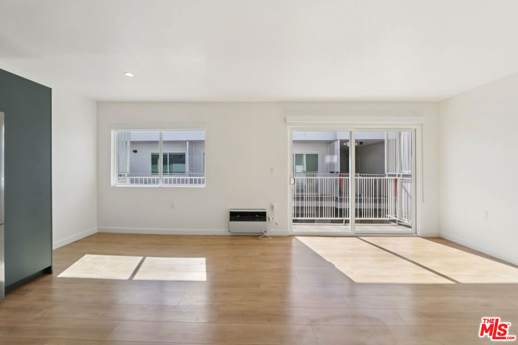1422 Tamarind Avenue - Photo 13