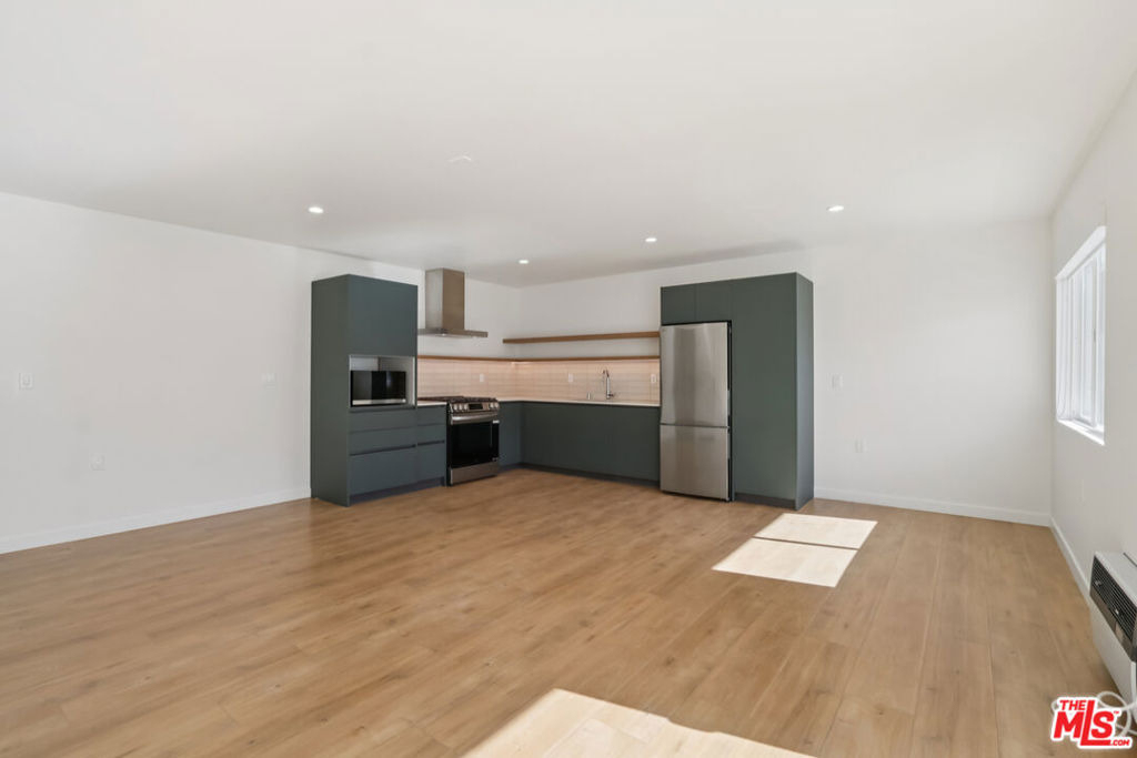 1422 Tamarind Avenue - Photo 16
