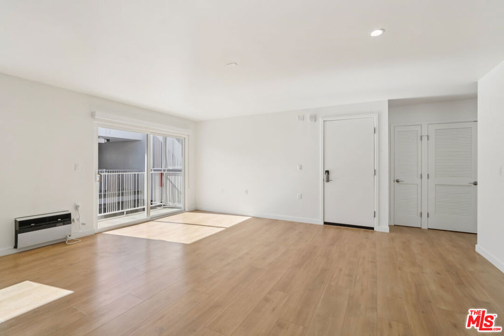 1422 Tamarind Avenue - Photo 14