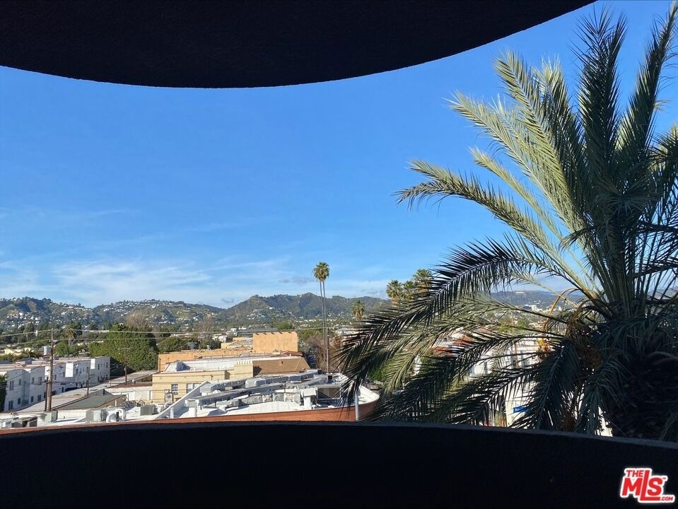 7660 Beverly Boulevard - Photo 10