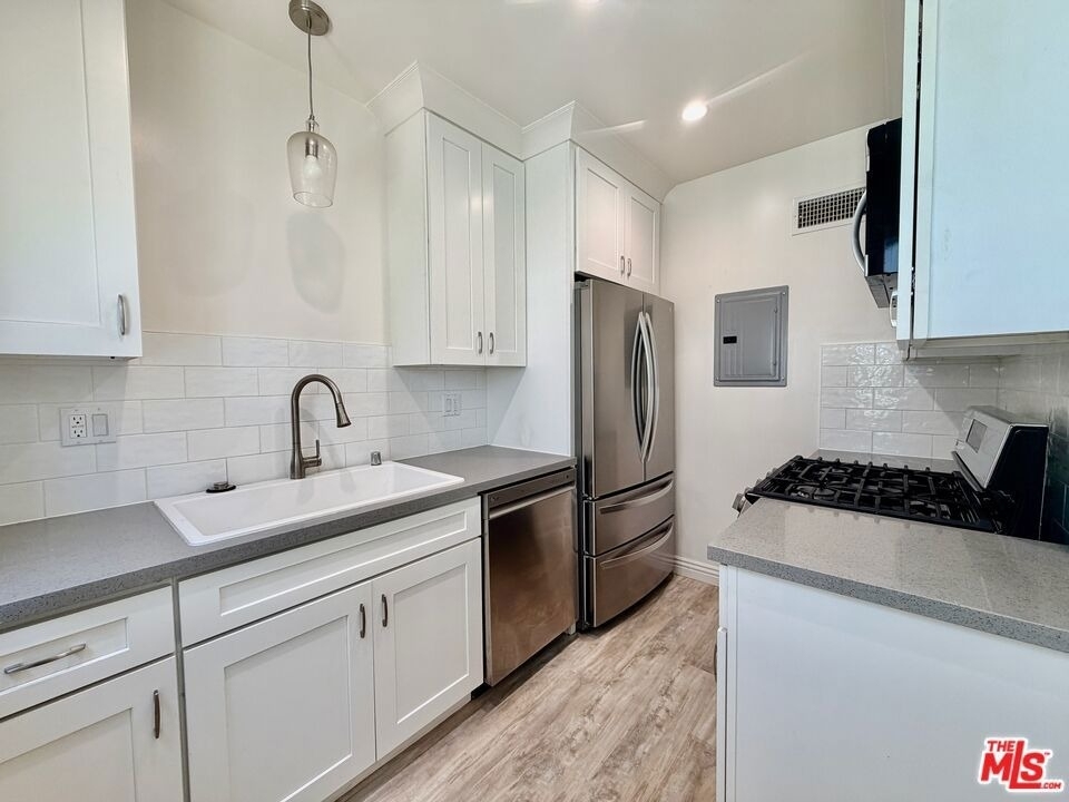 124 N Pass Avenue - Photo 5