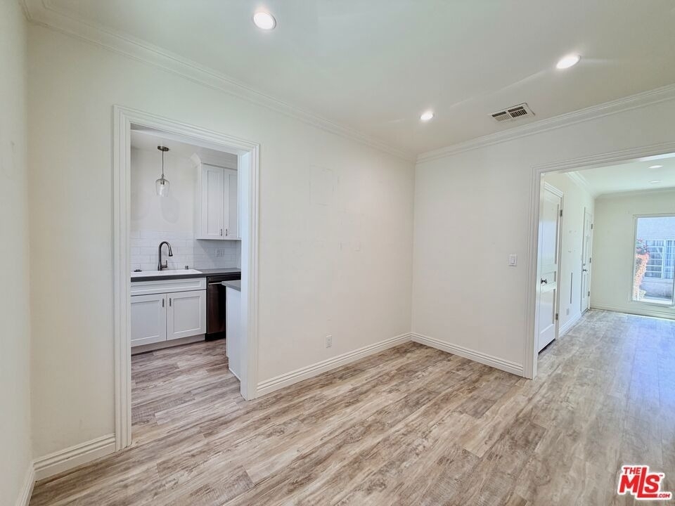 124 N Pass Avenue - Photo 4