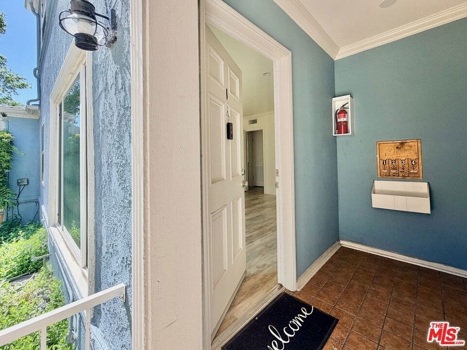 124 N Pass Avenue - Photo 0