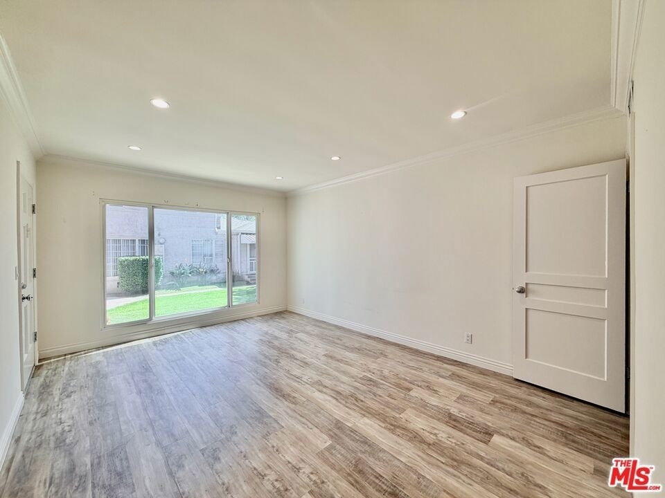 124 N Pass Avenue - Photo 3