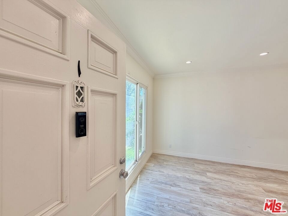 124 N Pass Avenue - Photo 1