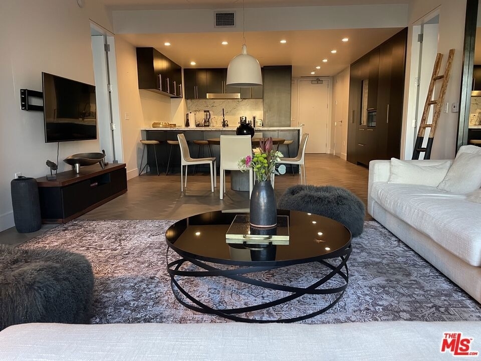 6250 Hollywood Boulevard - Photo 1