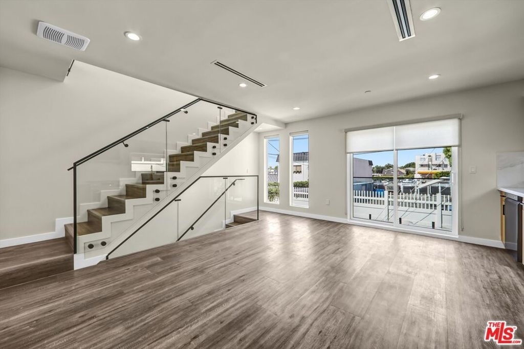 1309 N Sycamore Avenue - Photo 3