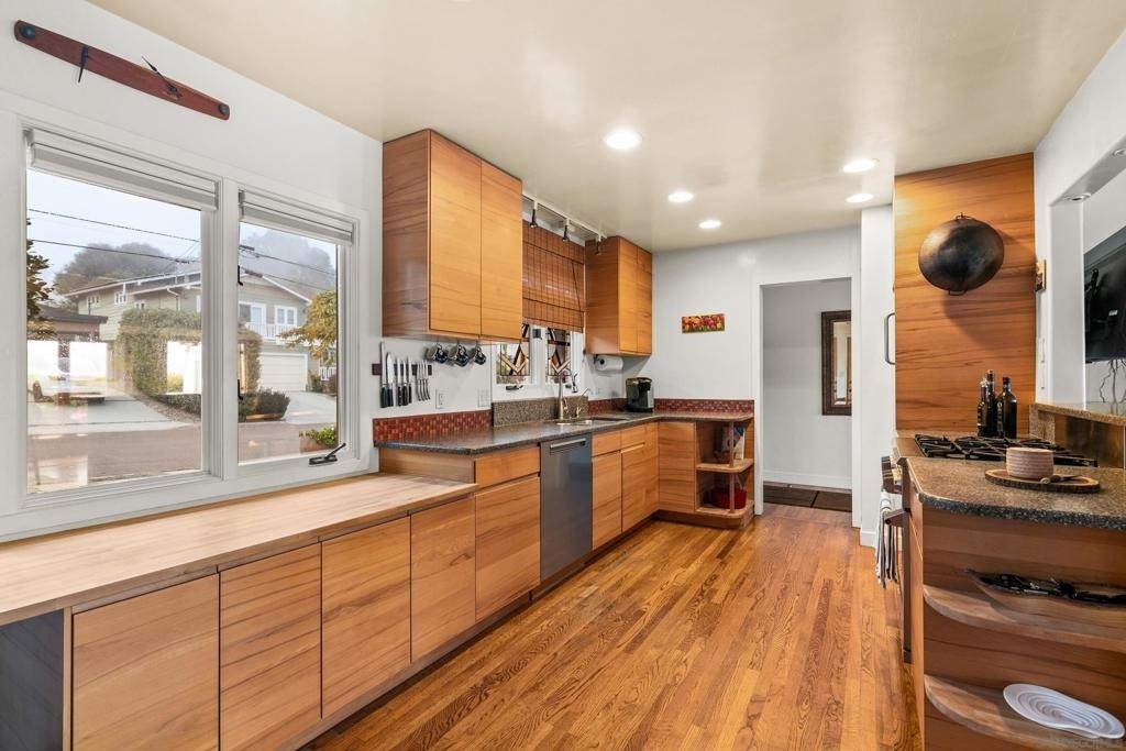 541 Tarento Dr - Photo 2