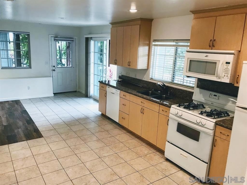 1336 Bush St - Photo 6