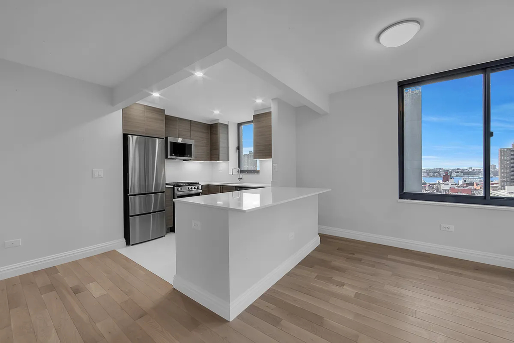 West 48th Street - Photo 7