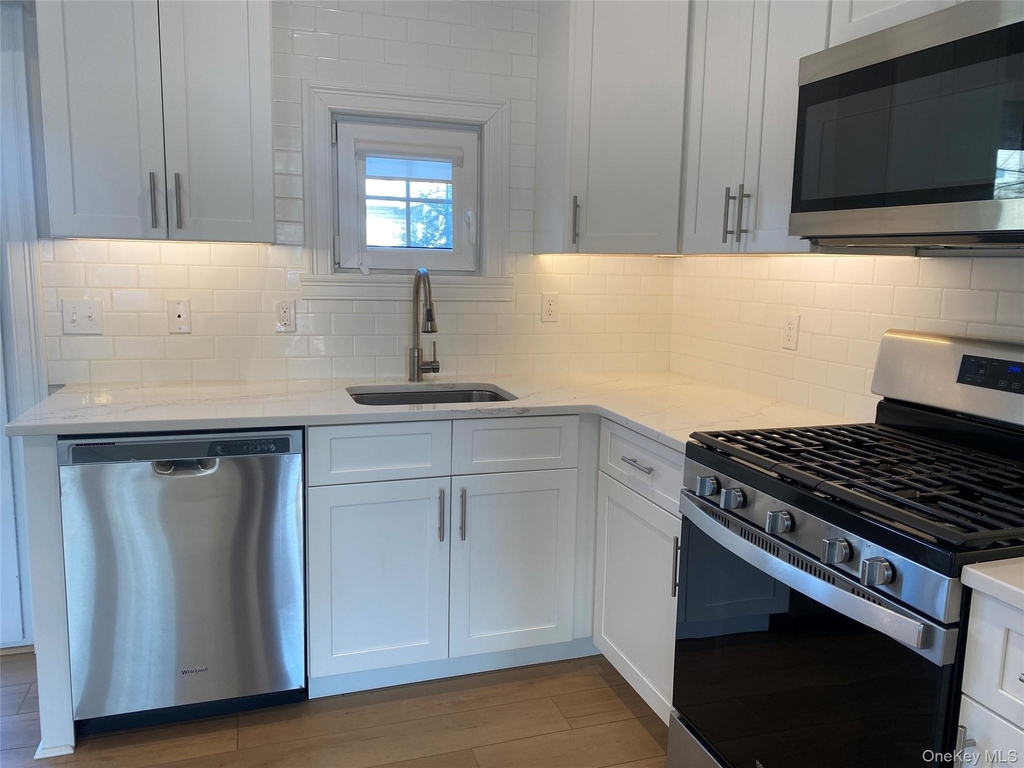 515 Jackson Avenue - Photo 3