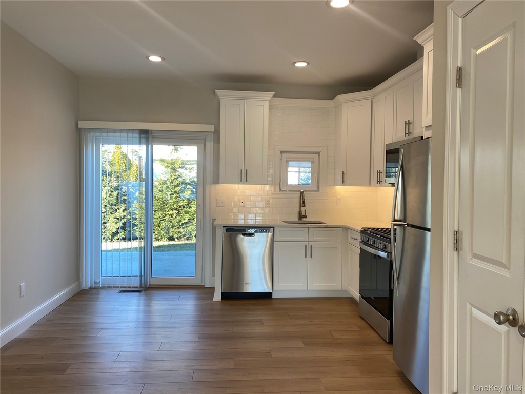 515 Jackson Avenue - Photo 2