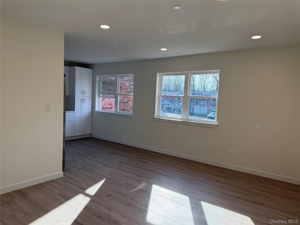 5 Colonial Drive - Photo 1