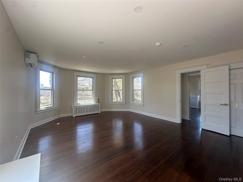 55 Sea Cliff Avenue - Photo 1
