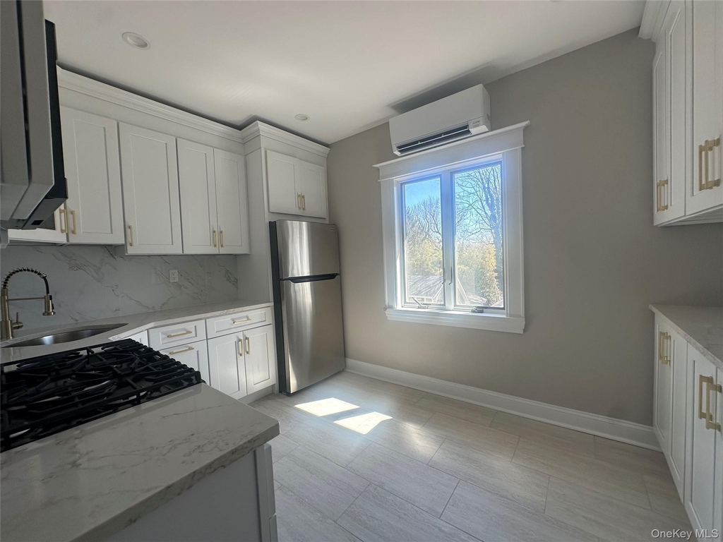55 Sea Cliff Avenue - Photo 3