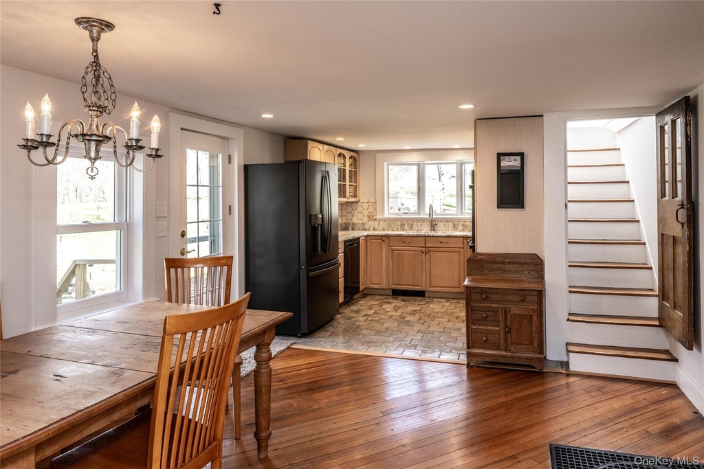 163 E Street - Photo 2