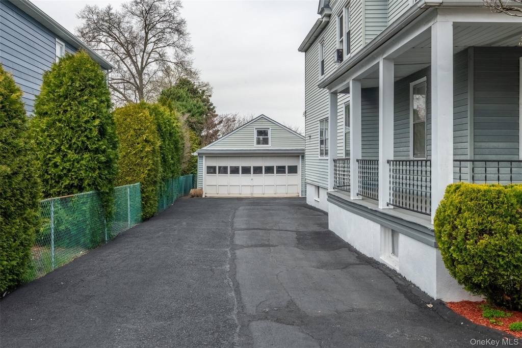 538 Jefferson Avenue - Photo 2