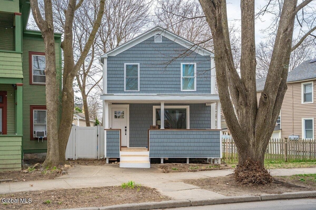 106 Van Dam Street - Photo 0
