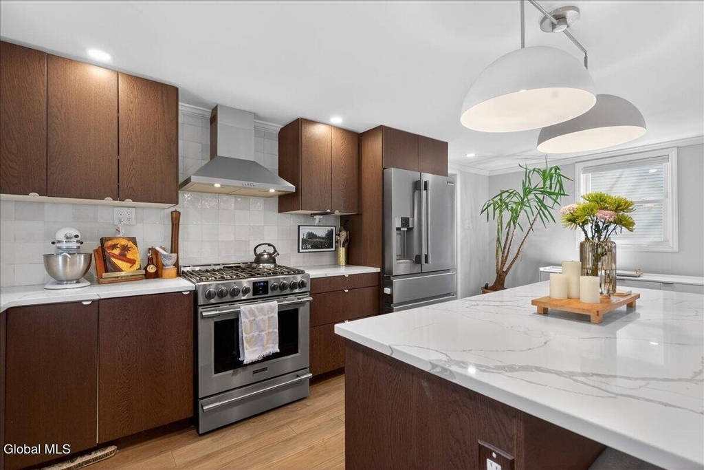 106 Van Dam Street - Photo 5
