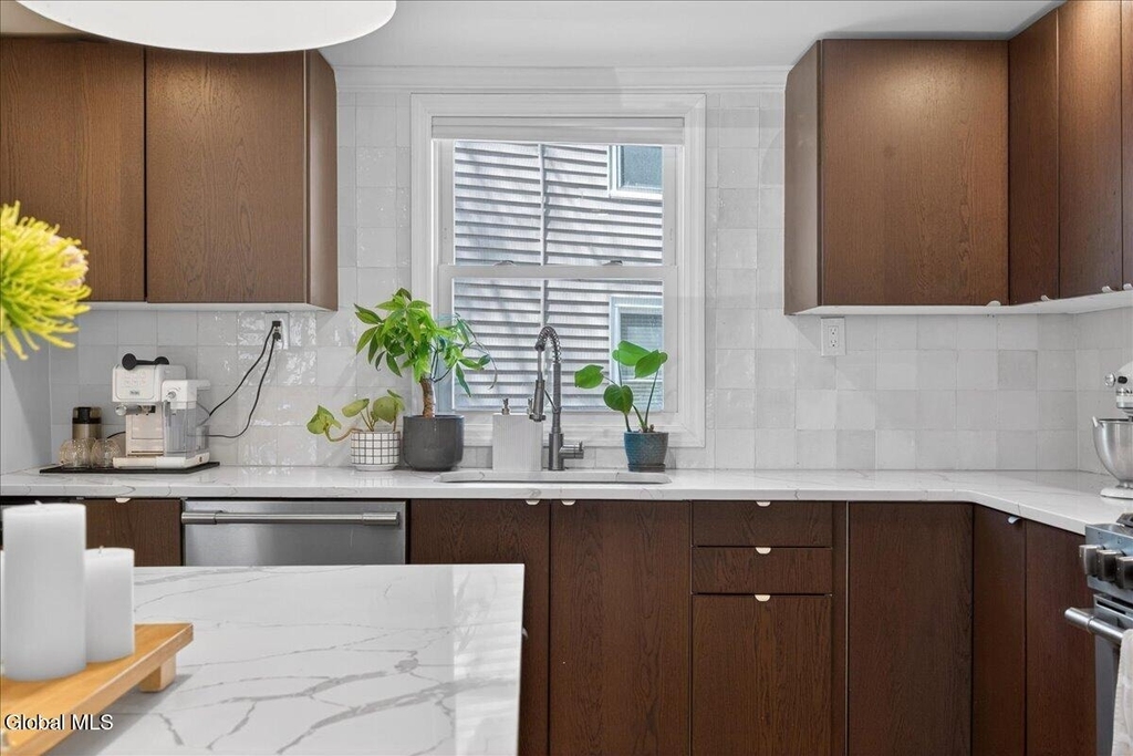 106 Van Dam Street - Photo 6