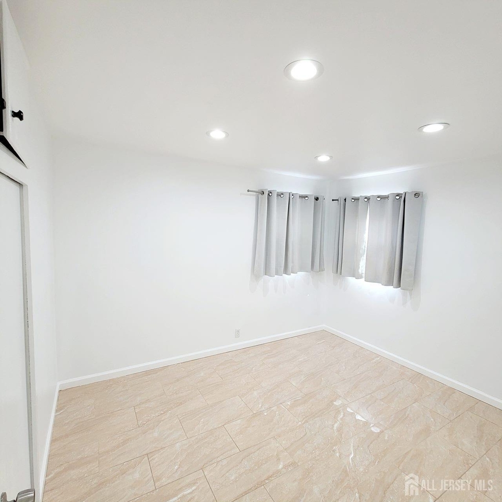 216 Bloomfield Avenue - Photo 3