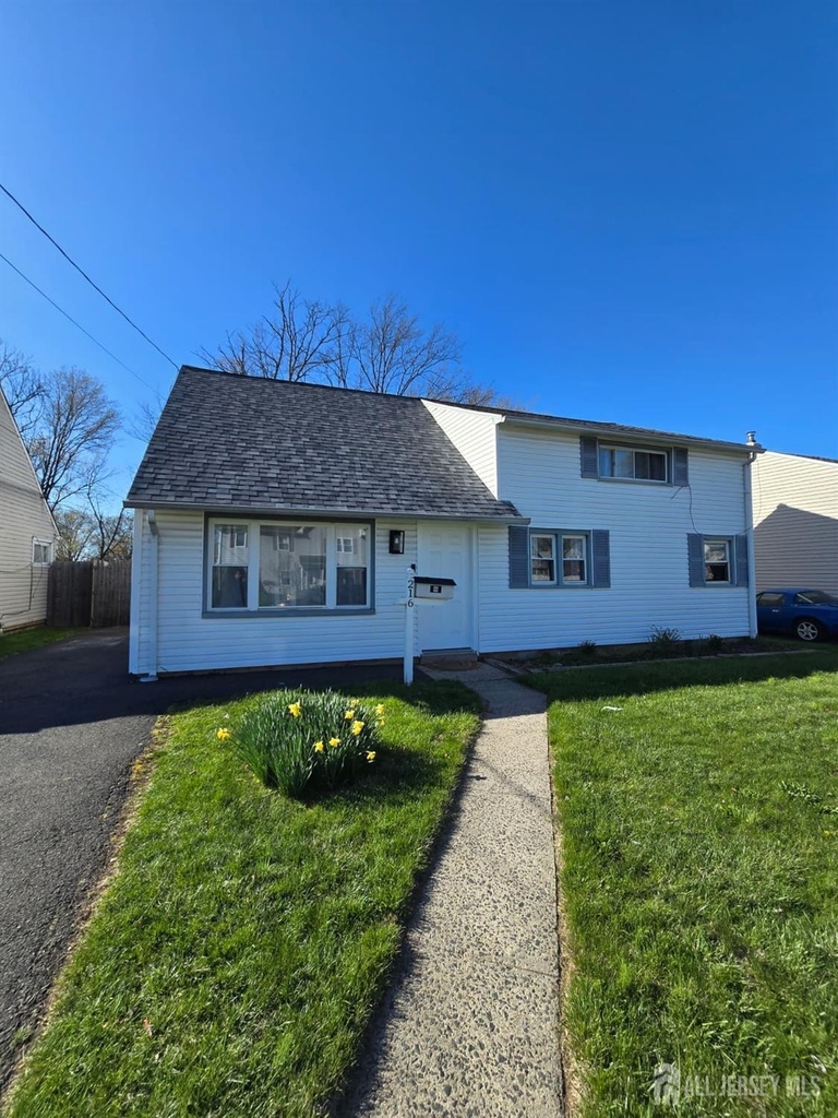 216 Bloomfield Avenue - Photo 0