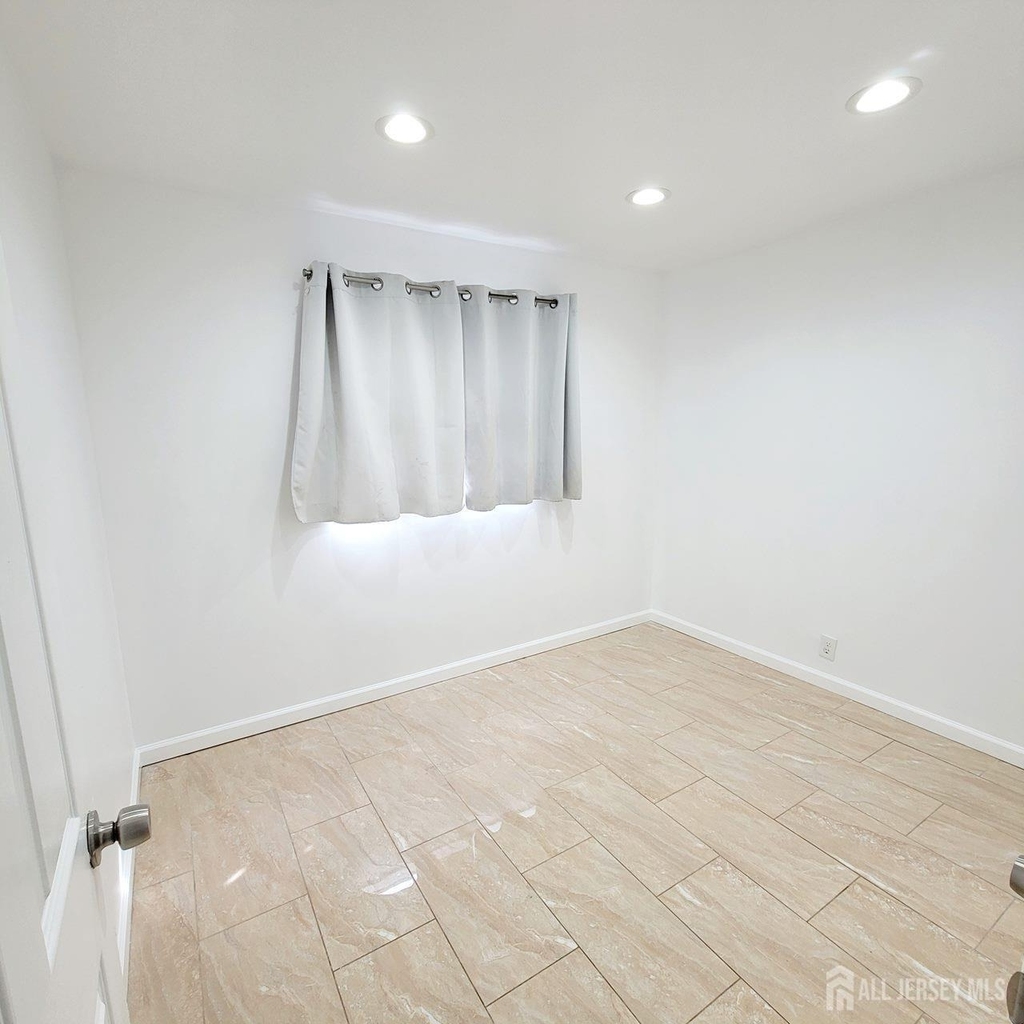 216 Bloomfield Avenue - Photo 10