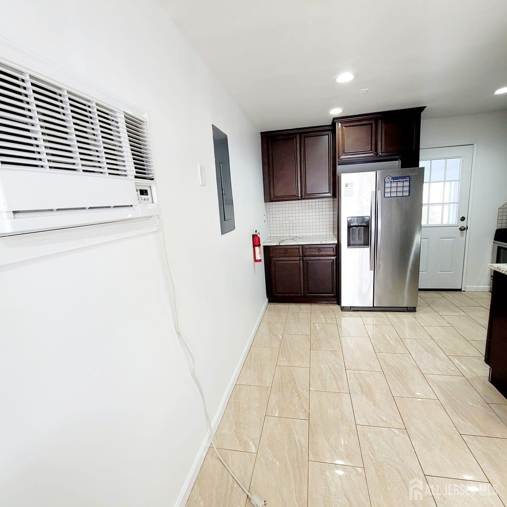 216 Bloomfield Avenue - Photo 9