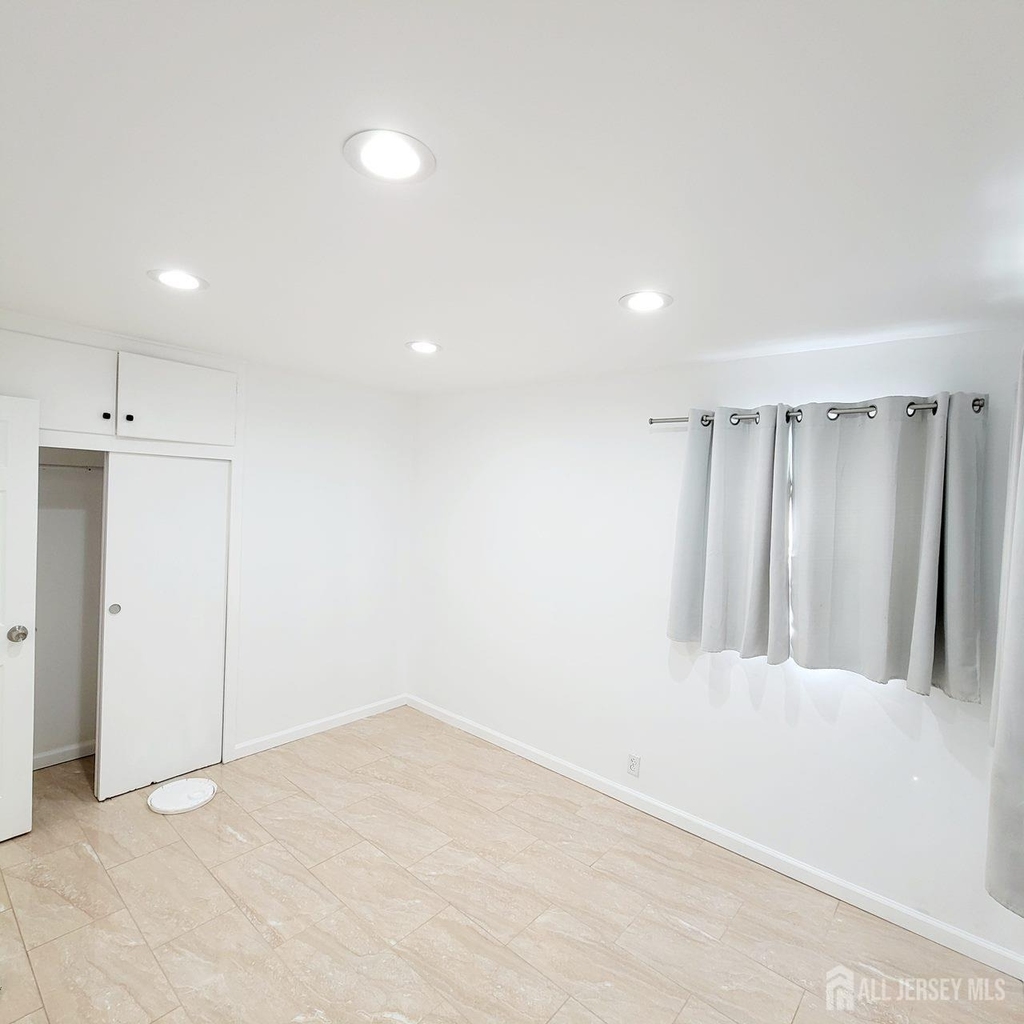 216 Bloomfield Avenue - Photo 2