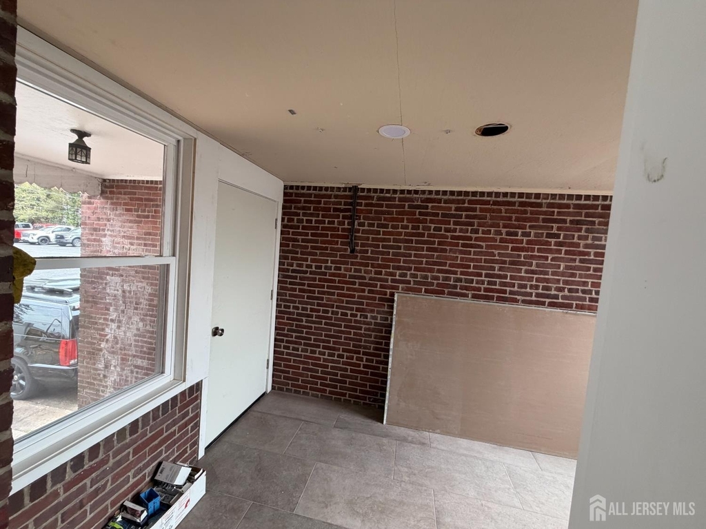 1020 Raritan Avenue - Photo 9