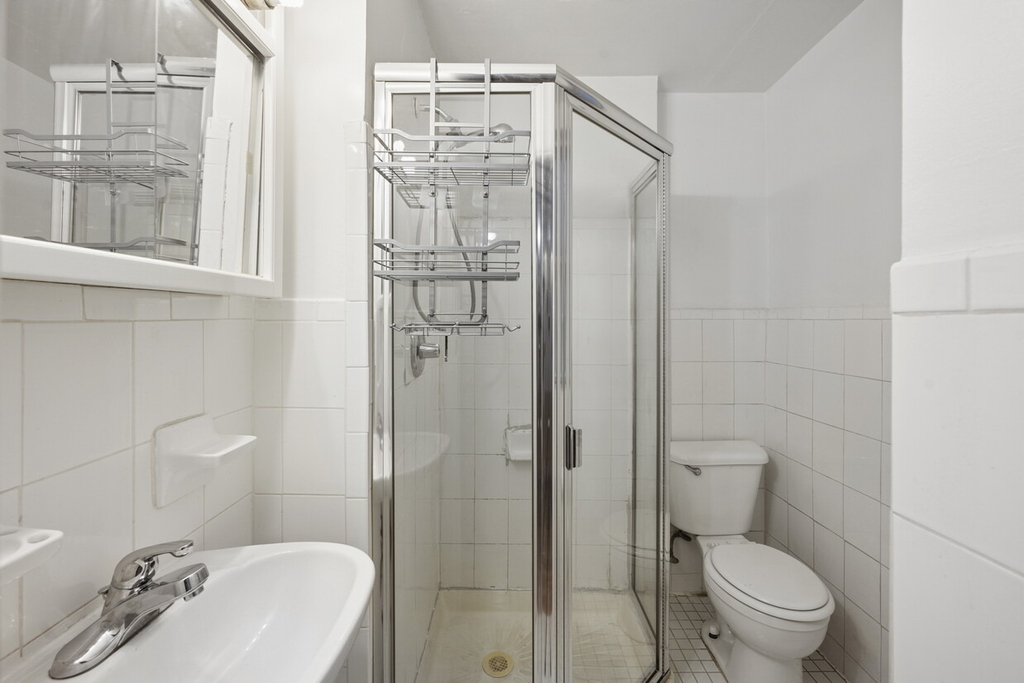 320 E 49th Street - Photo 4
