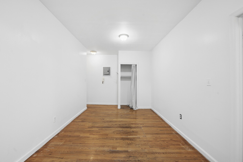 320 E 49th Street - Photo 3