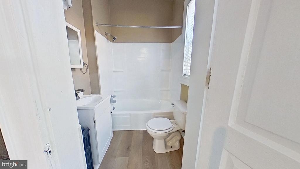 319 Roosevelt Avenue - Photo 1