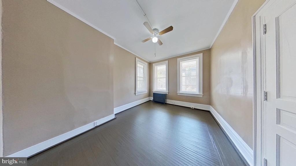319 Roosevelt Avenue - Photo 2