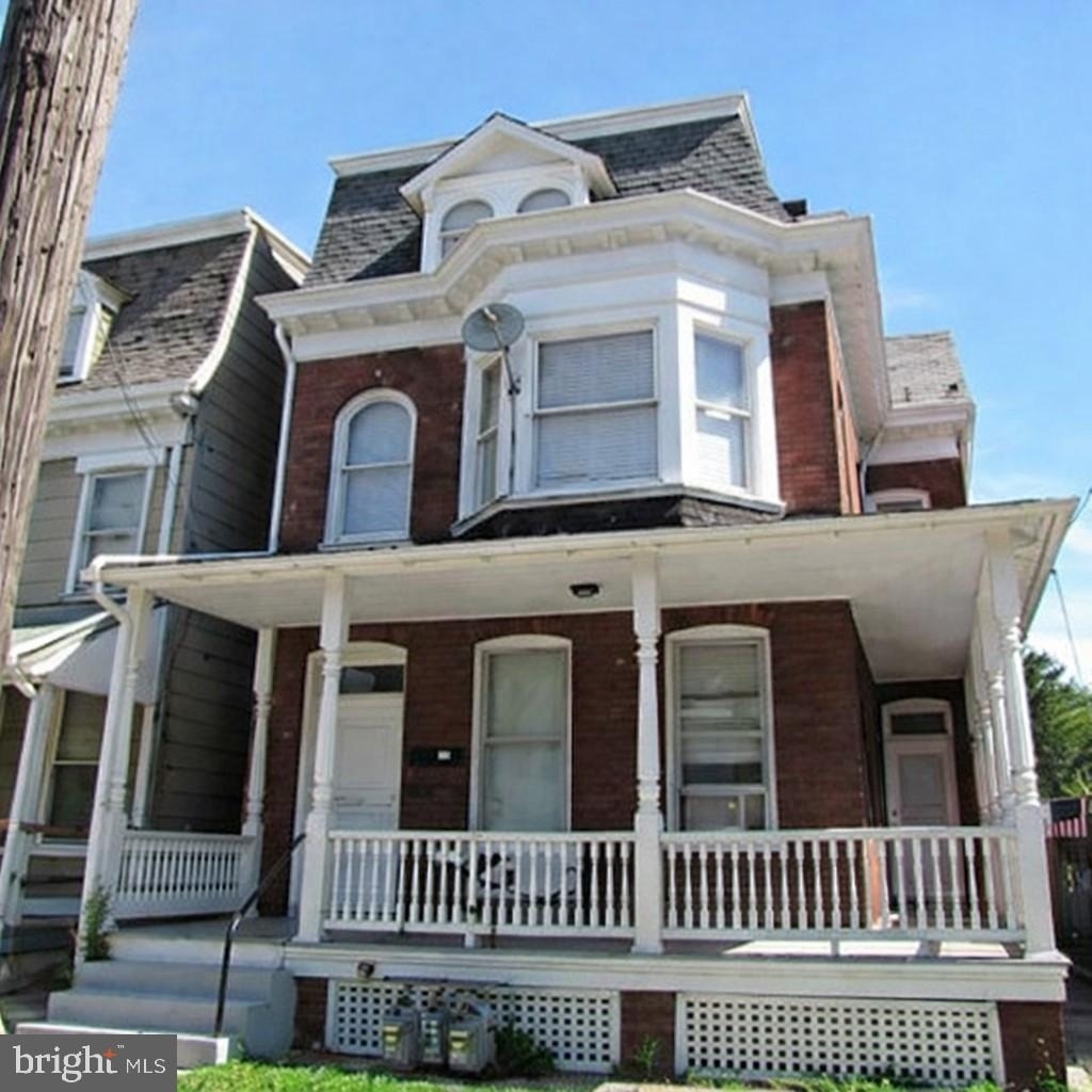 319 Roosevelt Avenue - Photo 0