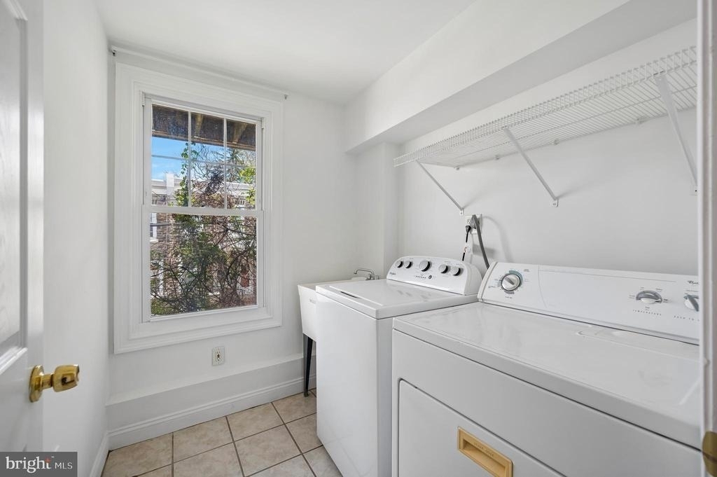 447 Dupont Street - Photo 14
