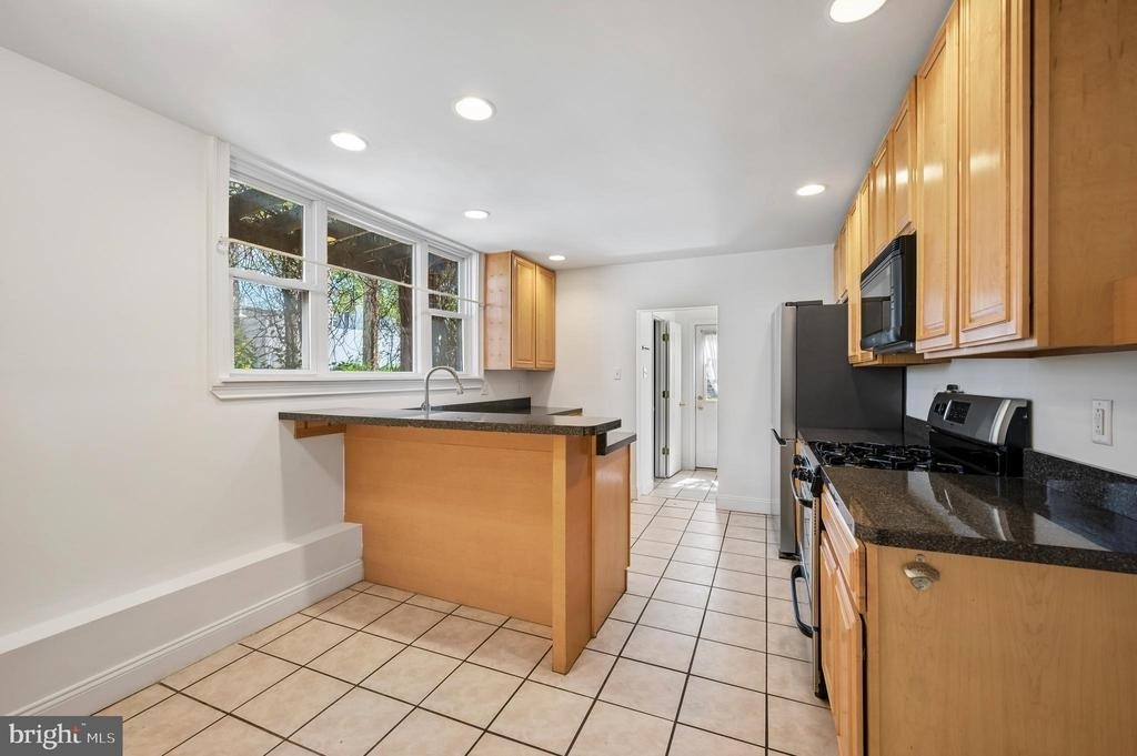 447 Dupont Street - Photo 7
