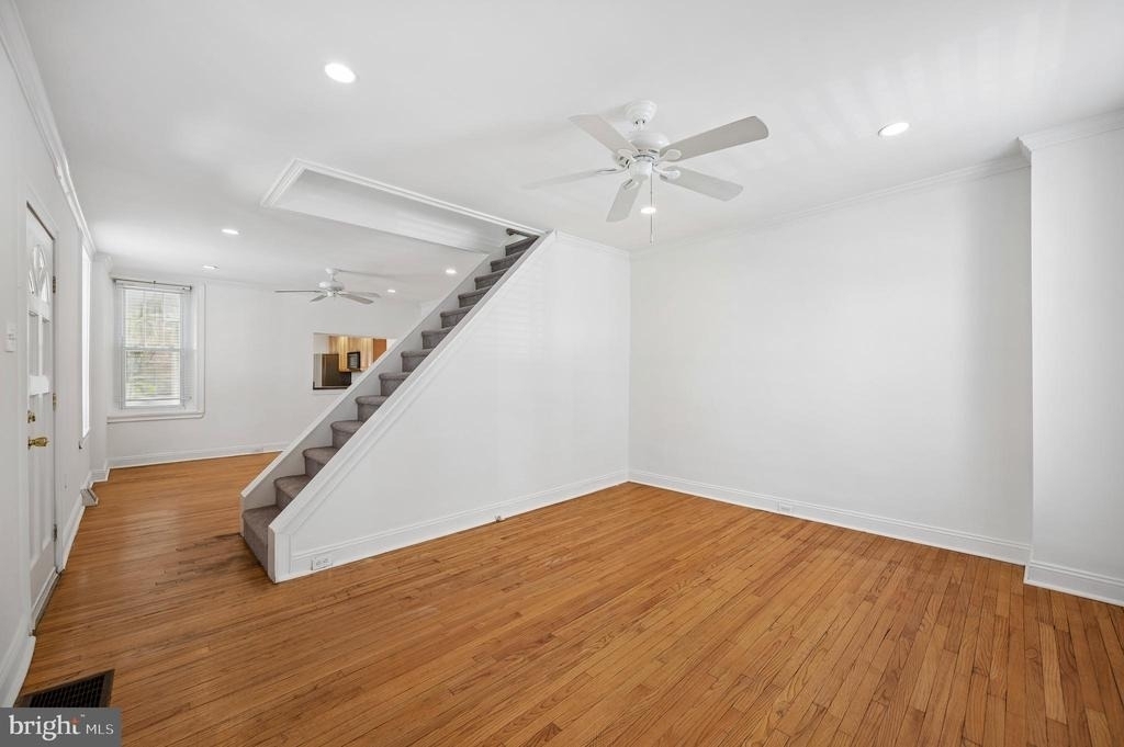 447 Dupont Street - Photo 2