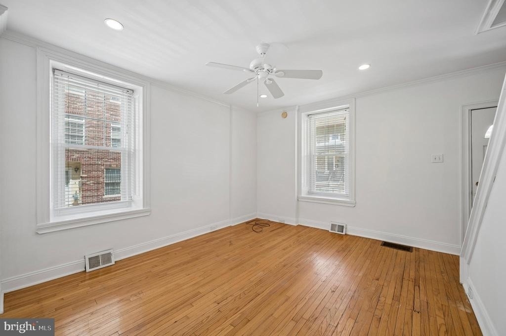 447 Dupont Street - Photo 3