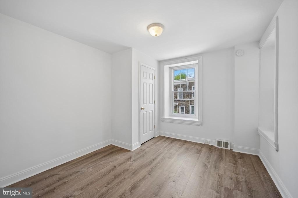 447 Dupont Street - Photo 13