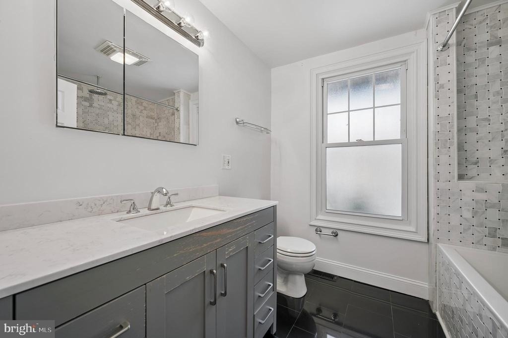 447 Dupont Street - Photo 16