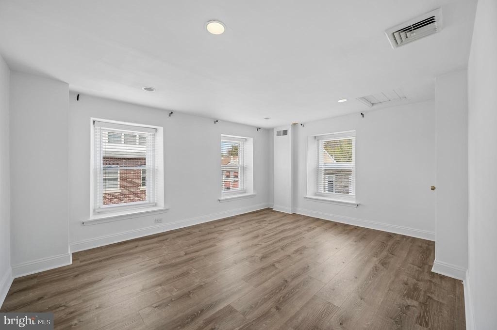 447 Dupont Street - Photo 17