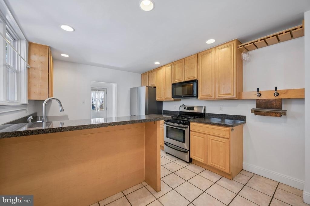 447 Dupont Street - Photo 8