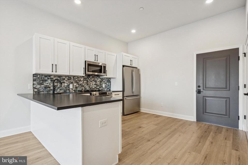2157 E Lehigh Avenue - Photo 4