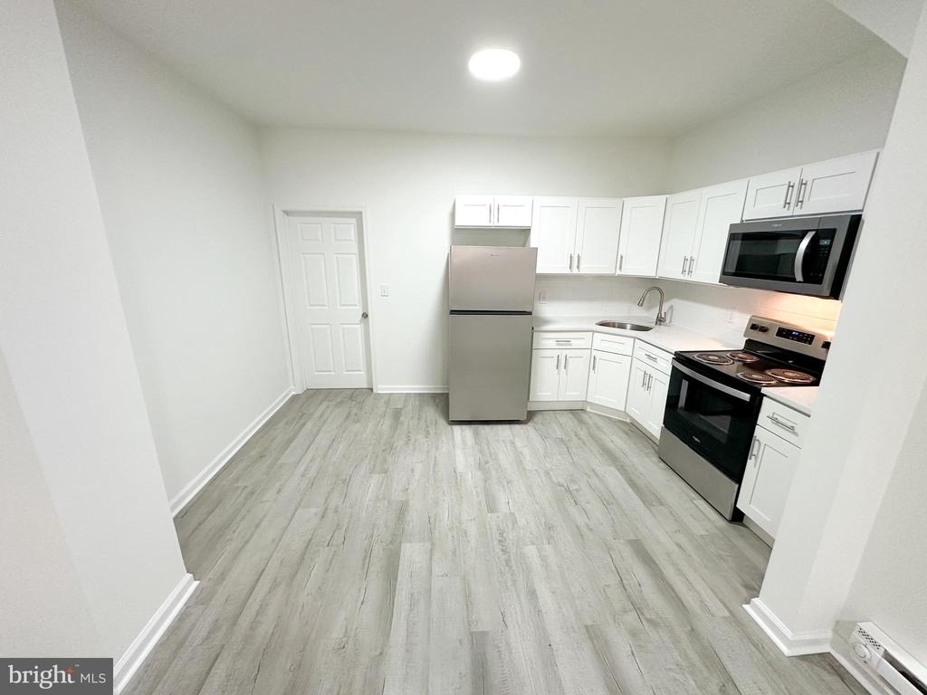 2153 W Grange Avenue - Photo 0
