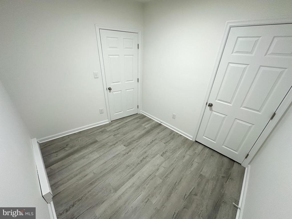 2153 W Grange Avenue - Photo 8