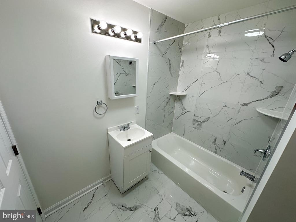 2153 W Grange Avenue - Photo 3