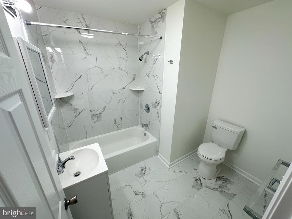 2153 W Grange Avenue - Photo 2