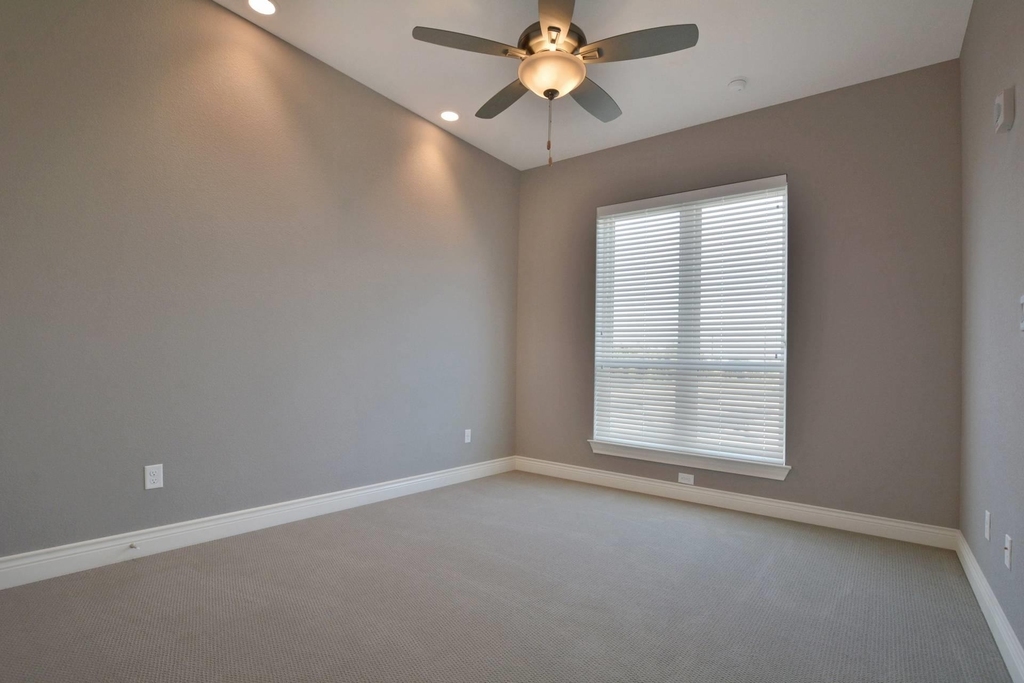 106 Bella Toscana Ave - Photo 10