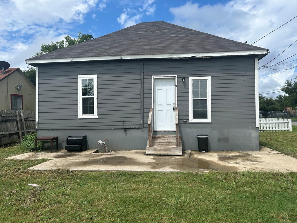 400 Symes St - Photo 2